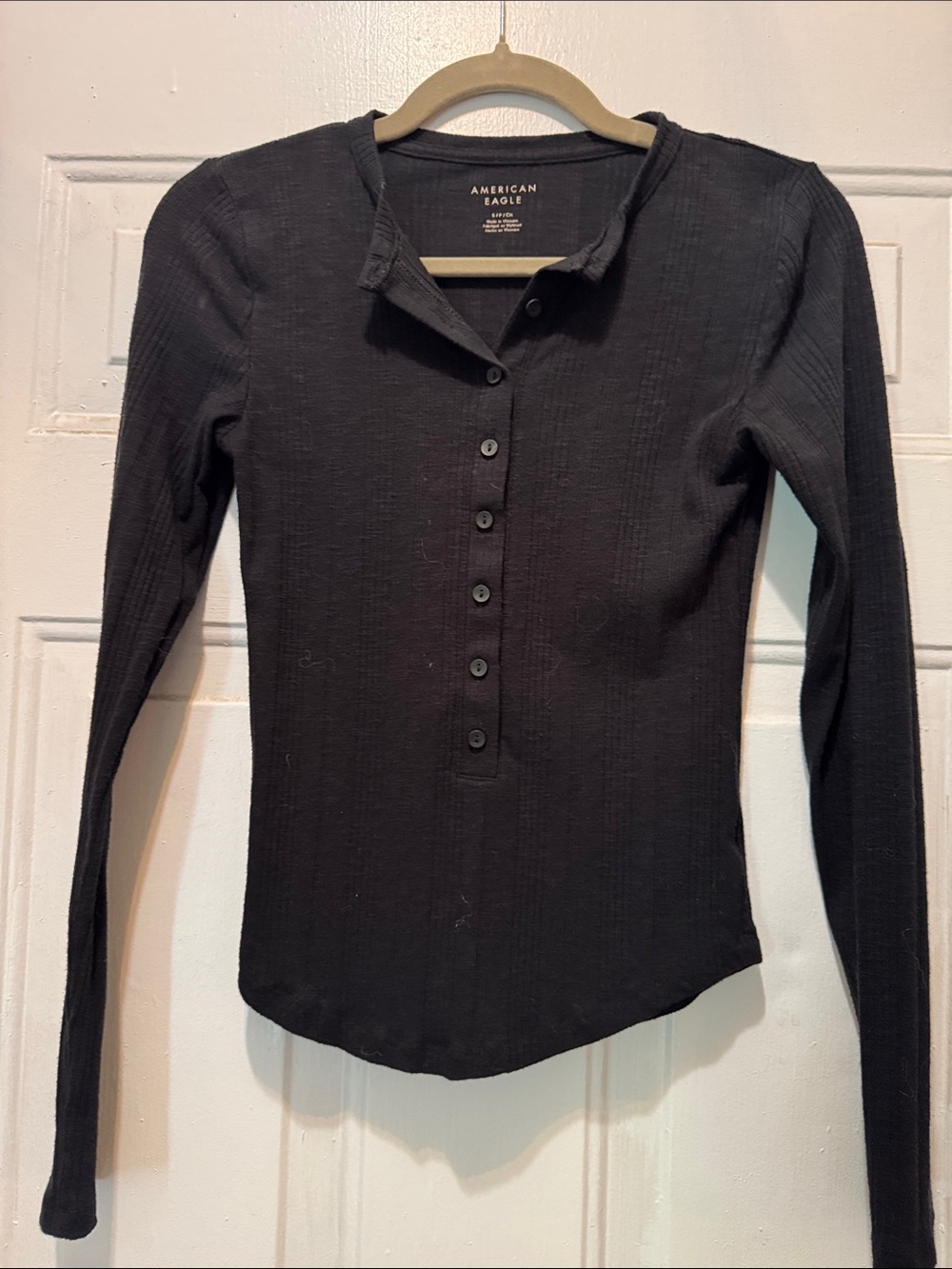 EUC American Eagle Outfitters navy Ribbed Long-Sleeve Henley